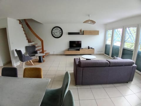 TV and multimedia, Seating area