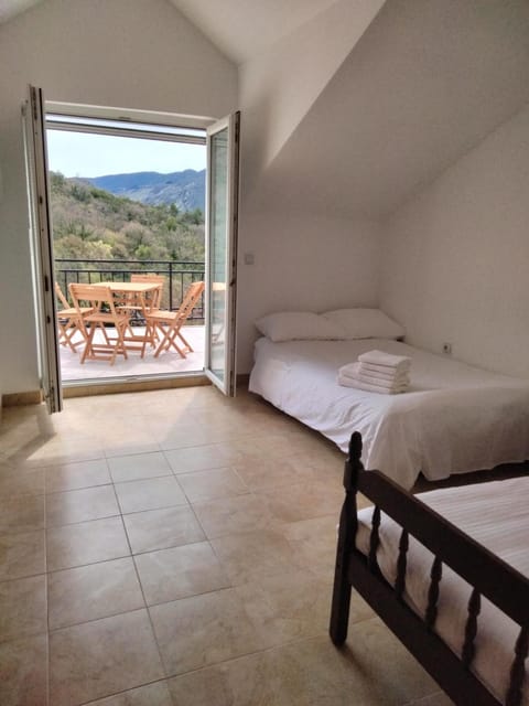 Bed, Natural landscape, View (from property/room), Photo of the whole room, Mountain view, towels