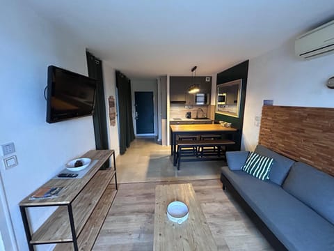 TV and multimedia, Kitchen or kitchenette, Living room, Dining area