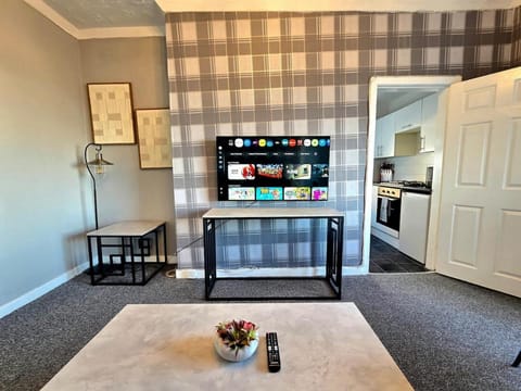 Bright and Cozy 3BR Home Near Hampden Park House in Glasgow