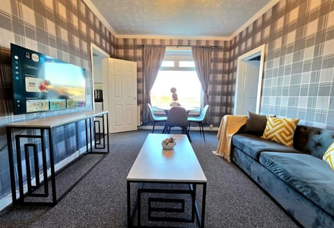 Bright and Cozy 3BR Home Near Hampden Park House in Glasgow