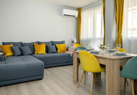 Living room, Seating area, Dining area, air conditioner