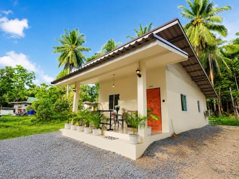 Property building, Day, Garden, Garden view