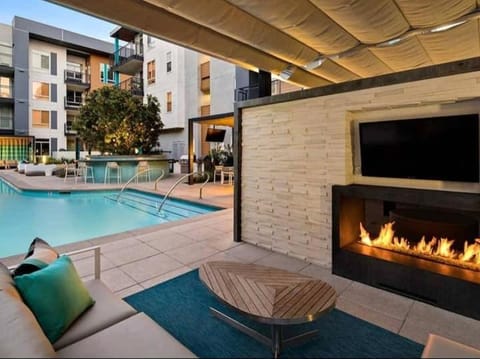 Snazzy 3BR Apt Hollywood with Pool & Spa Apartment in West Hollywood