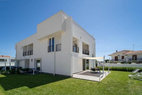 Property building, Day, Garden, Garden view