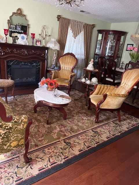 Tranquil 1BR Haven Peaceful Stay in Prime Clovis House in Clovis