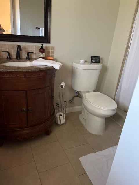 Tranquil 1BR Haven Peaceful Stay in Prime Clovis House in Clovis