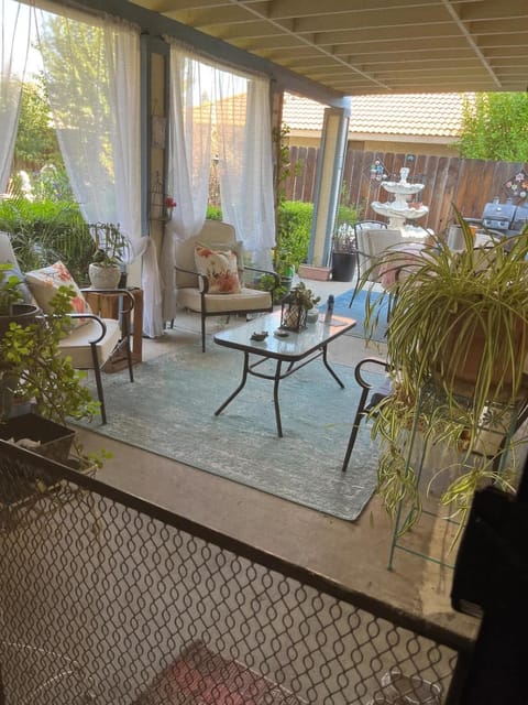 Tranquil 1BR Haven Peaceful Stay in Prime Clovis House in Clovis