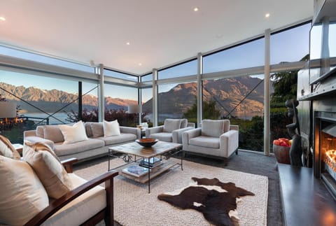 Living room, Mountain view