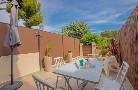 Patio, Balcony/Terrace, Dining area, sunbed