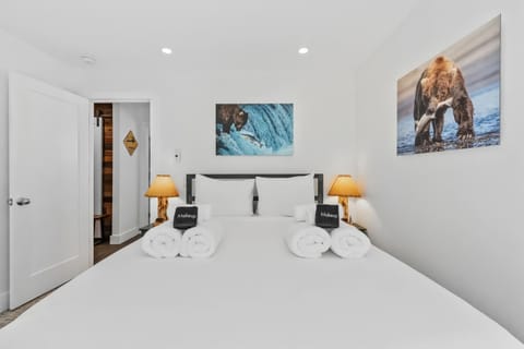 Granby Mountain - Forest Views, Hot Tub & Fire Pit House in Granby