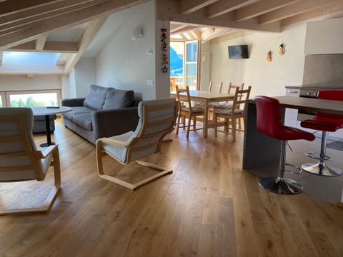 Living room, Seating area, Dining area