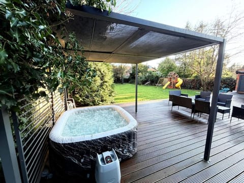 Garden, Hot Tub