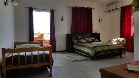 Bed, Photo of the whole room, Bedroom, air conditioner
