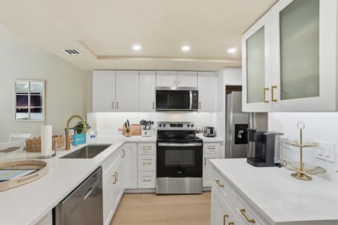 B-114 -Totally Remodeled With Walk Out Lanai House in Naples