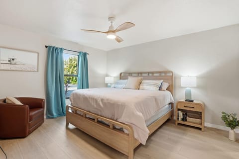 B-114 -Totally Remodeled With Walk Out Lanai House in Naples