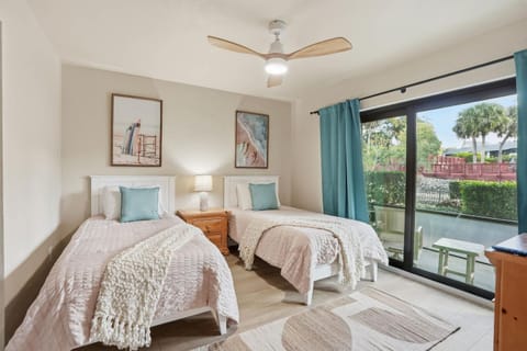 B-114 -Totally Remodeled With Walk Out Lanai House in Naples