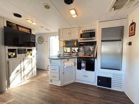 Charming RV Getaway Close to everything House in Spring Hill