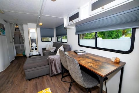 Charming RV Getaway Close to everything House in Spring Hill