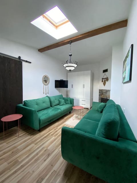 Communal lounge/ TV room, TV and multimedia, Living room, Seating area, Evening entertainment