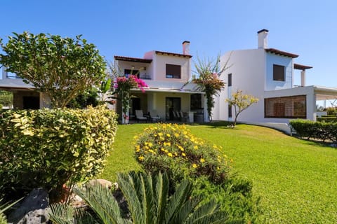Property building, Day, Garden, Garden view