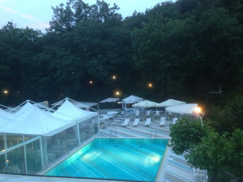 Swimming pool, Swimming pool