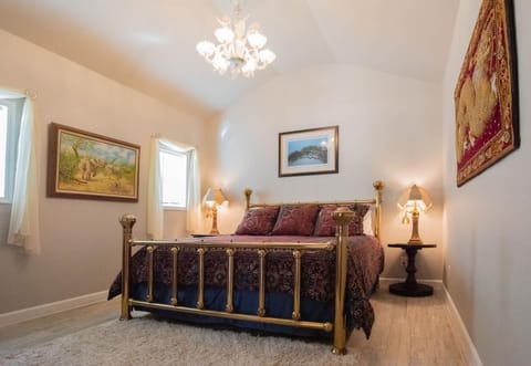 Tank House Stay for 2 in Comfort Texas Access to Pool Hot Tub House in Comfort