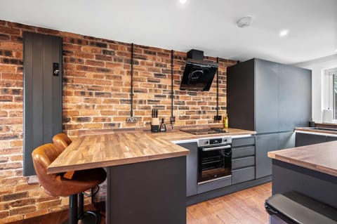 Kitchen or kitchenette, Dining area, oven, stove