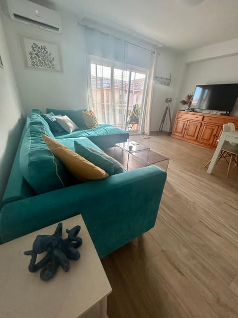 TV and multimedia, Living room, Seating area, air conditioner