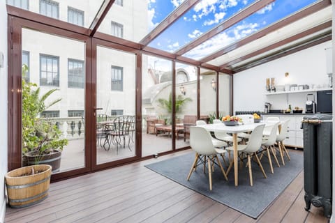 View (from property/room), Balcony/Terrace, Dining area