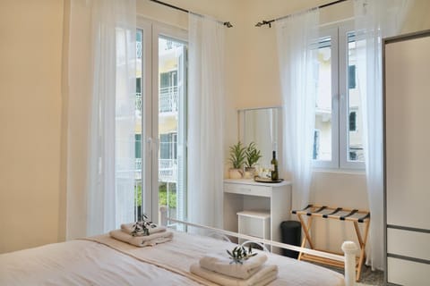 Bed, Photo of the whole room, Bedroom, towels, wardrobe