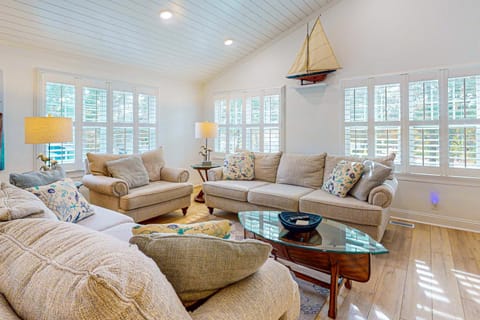 OIB08A Ocean Isle Hidden Retreat A House in Ocean Isle Beach