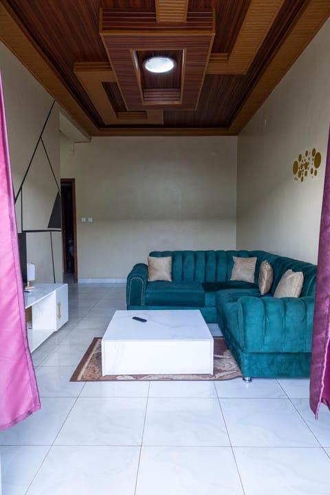 Bed, Living room, Photo of the whole room, Seating area, Bedroom