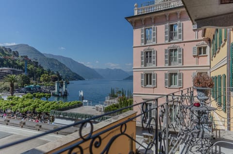 View (from property/room), Balcony/Terrace, Lake view