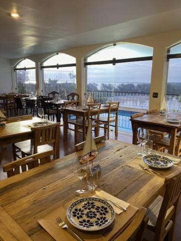 Restaurant/places to eat, Dining area