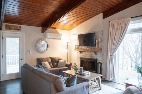 Peaceful Lakeview Cottage lake access & fire pit House in Fayette