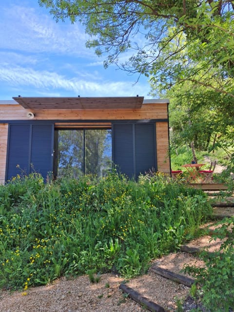 Property building, Facade/entrance, Spring