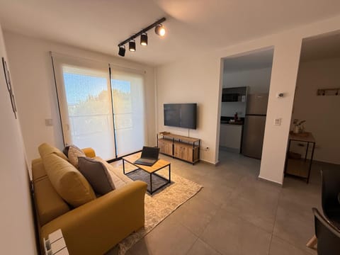 TV and multimedia, Living room, Seating area, Dining area, air conditioner