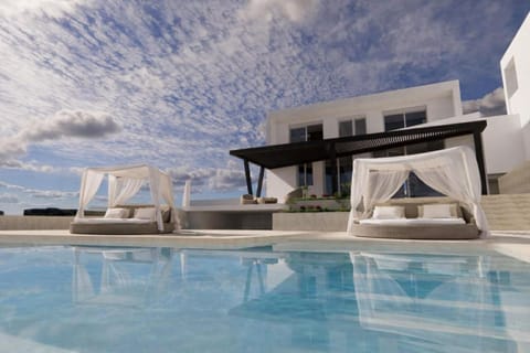 Patio, Day, Pool view, Swimming pool, sunbed