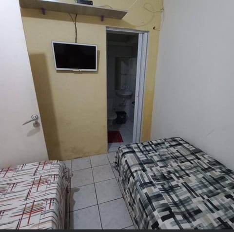 Bed, TV and multimedia, Bedroom