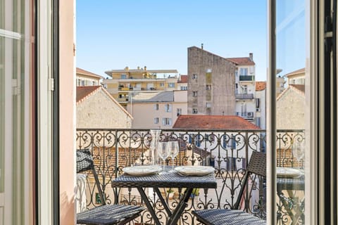 Property building, View (from property/room), Balcony/Terrace, City view