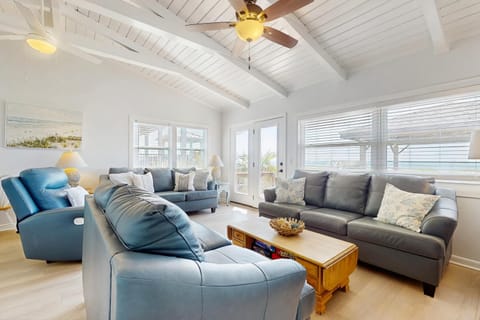 OIB55 Deja Blue House in Ocean Isle Beach