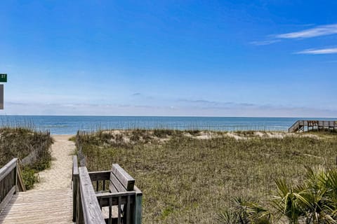 OIB62 Grams Getaway House in Ocean Isle Beach
