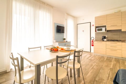 Kitchen or kitchenette, dishwasher