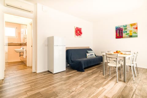 Living room, Dining area, air conditioner