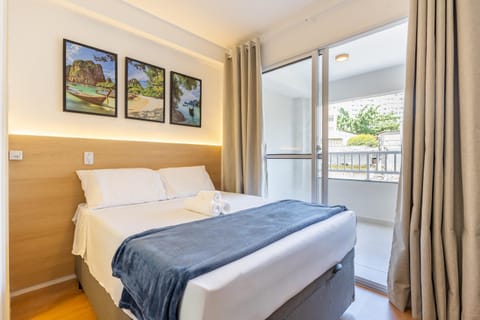 Bed, Balcony/Terrace, towels