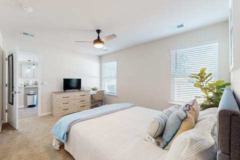 OIB77 Coastal Gem House in Ocean Isle Beach