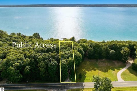 Torch Family Lodge Pvt Acres, Trails Lk Access House in Torch Lake