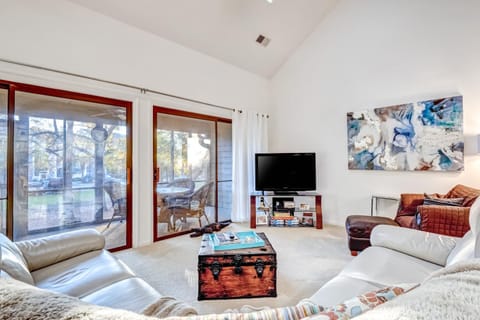 Spacious townhome in perfect location with screened patio, central AC, & WiFi House in Sunset Beach