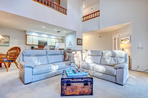 Spacious townhome in perfect location with screened patio, central AC, & WiFi House in Sunset Beach